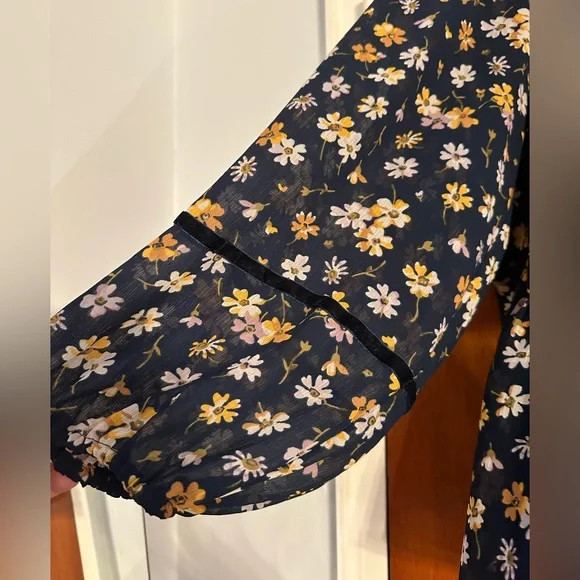 Madewell Blue Puff Sleeve Blouse with Ruffled Details - Picture 4 of 6